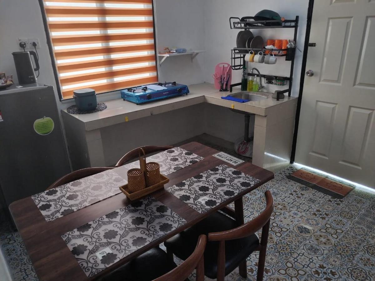 Homestay Embah Ros & Embah Lek Hutan Melintang Extérieur photo
