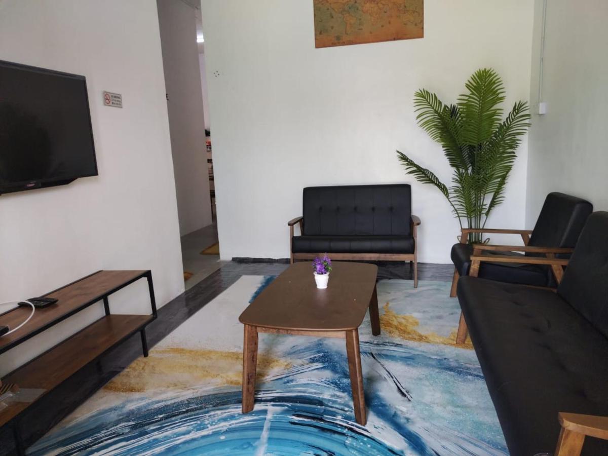 Homestay Embah Ros & Embah Lek Hutan Melintang Extérieur photo