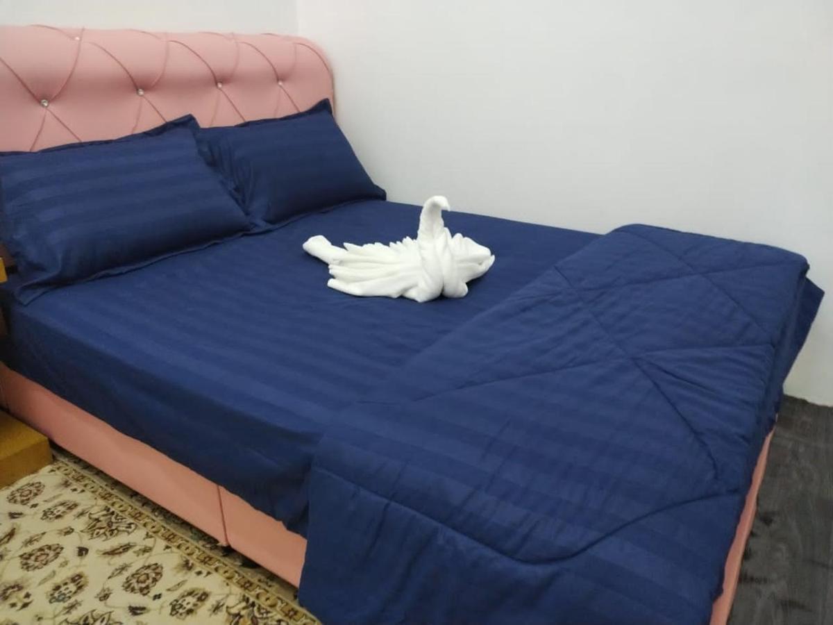 Homestay Embah Ros & Embah Lek Hutan Melintang Extérieur photo